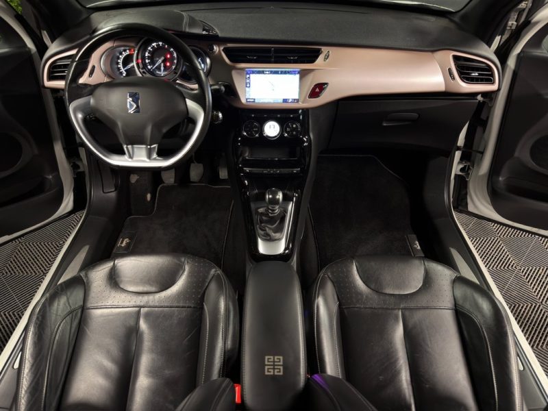 DS DS 3 GIVENCHY Le MakeUp 1.2 TURBO 130 Cv 38 900 Kms ECRAN GPS CAMERA INTERIEUR CUIR Garantie 1 an