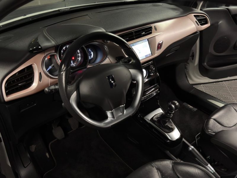 DS DS 3 GIVENCHY Le MakeUp 1.2 TURBO 130 Cv 38 900 Kms ECRAN GPS CAMERA INTERIEUR CUIR Garantie 1 an