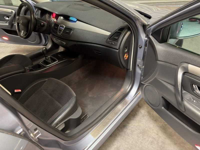 RENAULT LAGUNA 3 III BERLINE 2.0 DCI 150 Cv MOTEUR A CHAINE / FINITION PRIVILEGE 