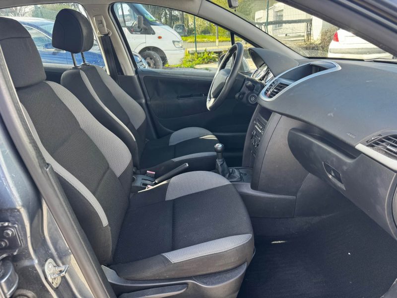 PEUGEOT  207  1.4 TENDANCE 2006