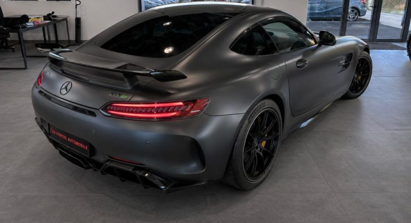 MERCEDES BENZ AMG GT-R  