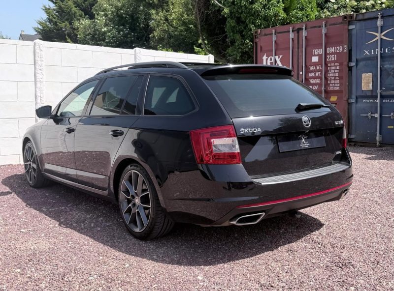 SKODA OCTAVIA III COMBI 2.0 TDI RS 184ch DSG Toit Ouvrant / Sièges électriques / PACK SON CANTON