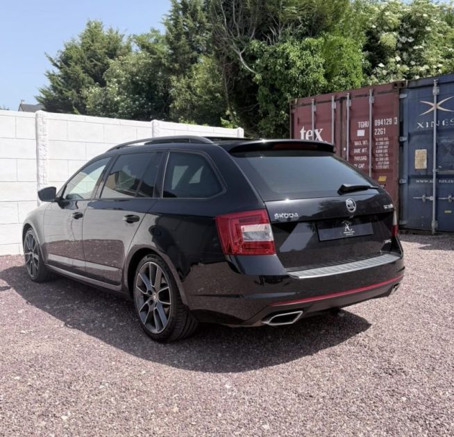 SKODA OCTAVIA III COMBI 2.0 TDI RS 184ch DSG Toit Ouvrant / Sièges électriques / PACK SON CANTON