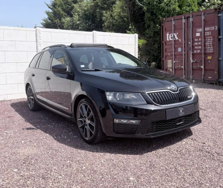 SKODA OCTAVIA III COMBI 2.0 TDI RS 184ch DSG Toit Ouvrant / Sièges électriques / PACK SON CANTON