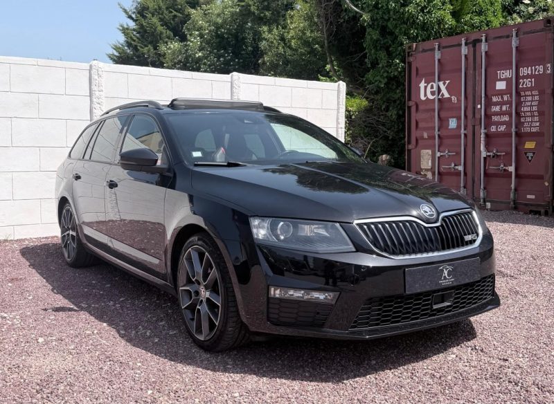 SKODA OCTAVIA III COMBI 2.0 TDI RS 184ch DSG Toit Ouvrant / Sièges électriques / PACK SON CANTON