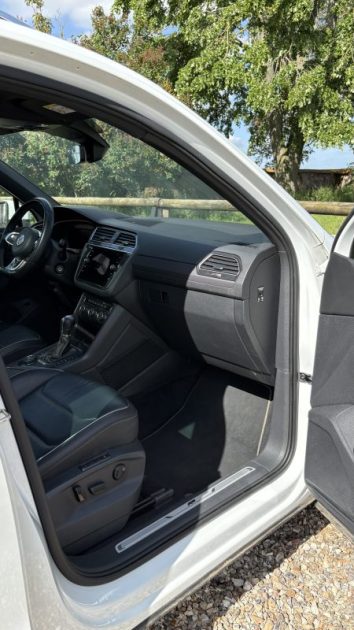 VOLKSWAGEN TIGUAN R-LINE PACK BLACK 2.0 TDI 4 MOTION 150ch SIÈGES CHAUFFANT / TOIT OUVRANT
