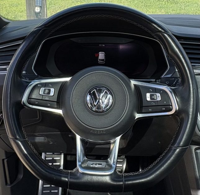 VOLKSWAGEN TIGUAN R-LINE PACK BLACK 2.0 TDI 4 MOTION 150ch SIÈGES CHAUFFANT / TOIT OUVRANT