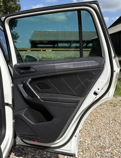 VOLKSWAGEN TIGUAN R-LINE PACK BLACK 2.0 TDI 4 MOTION 150ch SIÈGES CHAUFFANT / TOIT OUVRANT