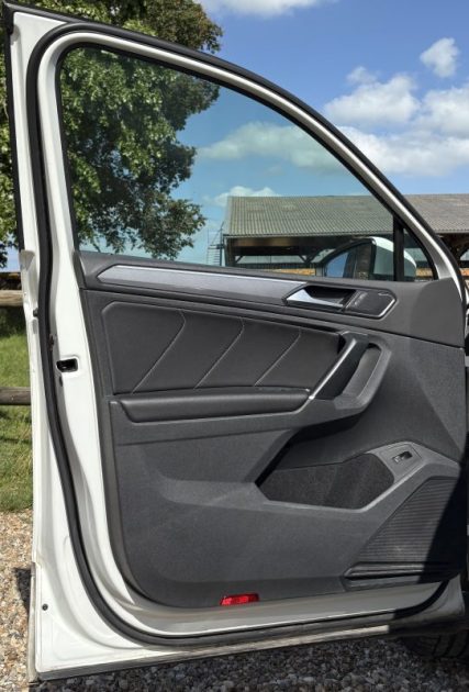 VOLKSWAGEN TIGUAN R-LINE PACK BLACK 2.0 TDI 4 MOTION 150ch SIÈGES CHAUFFANT / TOIT OUVRANT