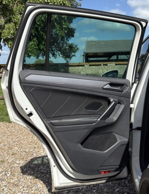 VOLKSWAGEN TIGUAN R-LINE PACK BLACK 2.0 TDI 4 MOTION 150ch SIÈGES CHAUFFANT / TOIT OUVRANT