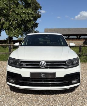 VOLKSWAGEN TIGUAN R-LINE PACK BLACK 2.0 TDI 4 MOTION 150ch SIÈGES CHAUFFANT / TOIT OUVRANT