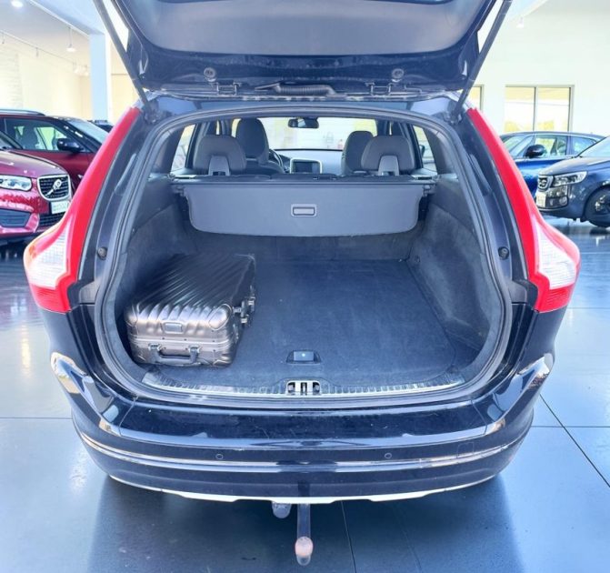 VOLVO XC60 D4 181CH  BVM6 MOMEMTUM 2014 GARANTIE 6MOIS
