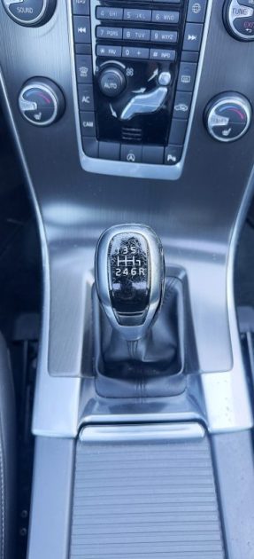 VOLVO XC60 D4 181CH  BVM6 MOMEMTUM 2014 GARANTIE 6MOIS