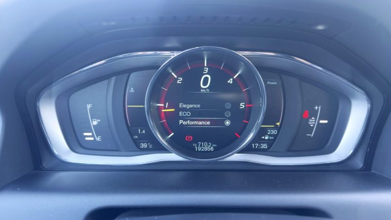 VOLVO XC60 D4 181CH  BVM6 MOMEMTUM 2014 GARANTIE 6MOIS