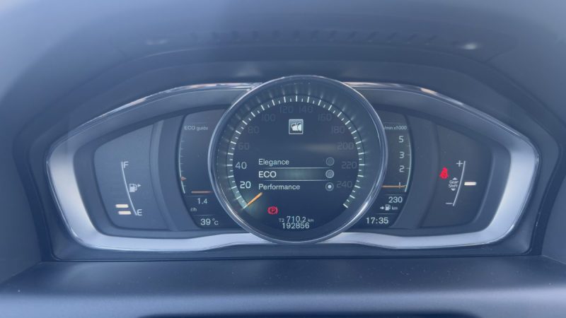 VOLVO XC60 D4 181CH  BVM6 MOMEMTUM 2014 GARANTIE 6MOIS