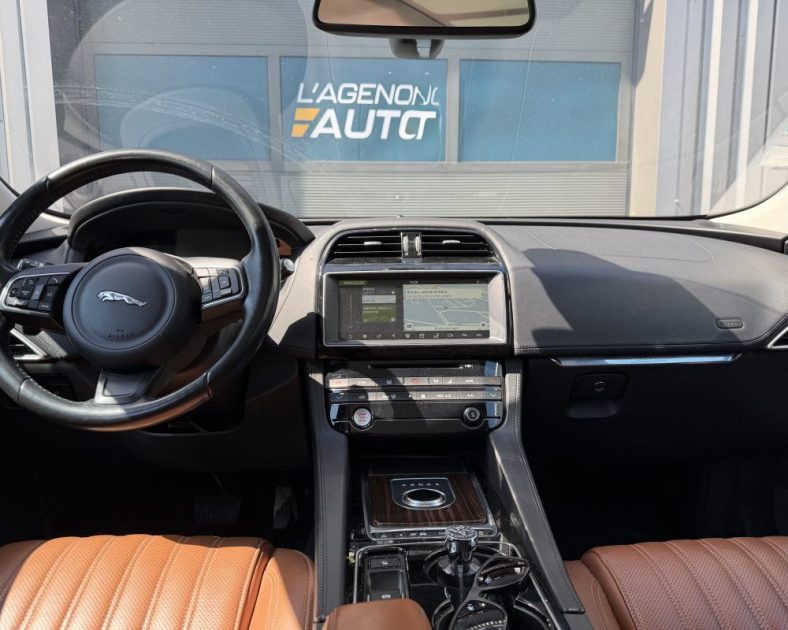 JAGUAR F-PACE V6 3.0 300ch BVA8 PORTFOLIO - TOIT OUVRANT - AFFICHAGE TETE HAUTE - SUIVI COMPLET