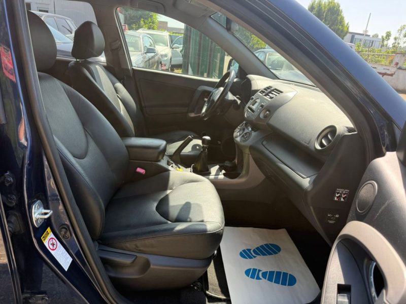 TOYOTA 4x4 RAV-4 2.2l D-4D CLEAN POWER 177CV 4 ROUES MOTRICES