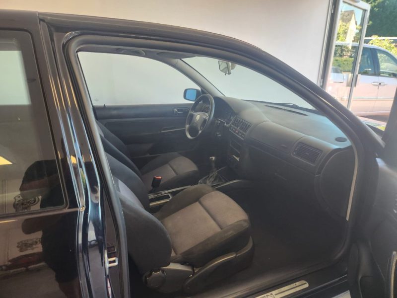 VOLKSWAGEN GOLF  2001