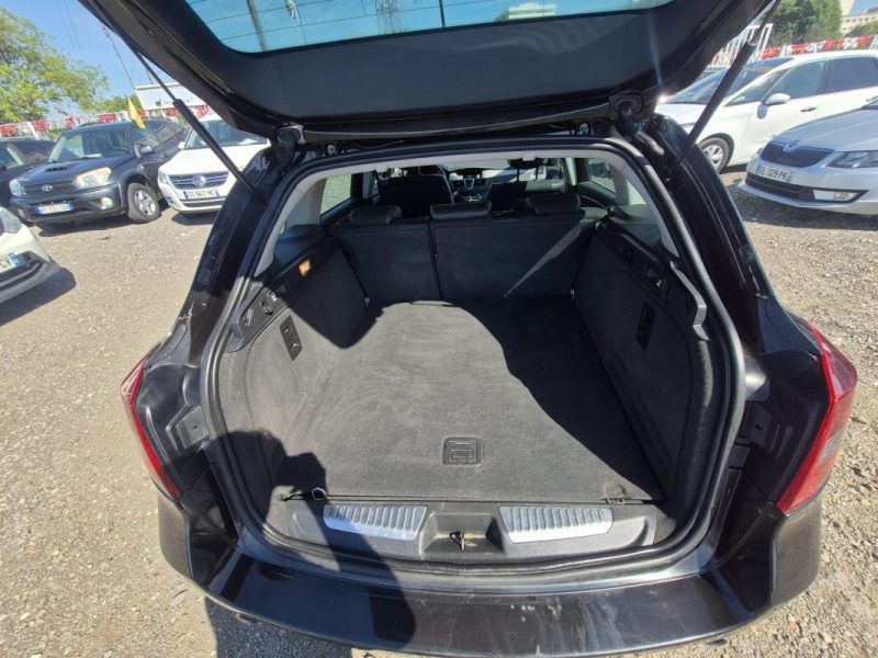 RENAULT Laguna III Phase 2 Estate GT 2.0 dCi 4 ROUES DIRECTRICES 16V FAP 4RD S&S 130 cv 2013