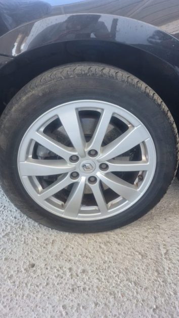 RENAULT Laguna III Phase 2 Estate GT 2.0 dCi 4 ROUES DIRECTRICES 16V FAP 4RD S&S 130 cv 2013