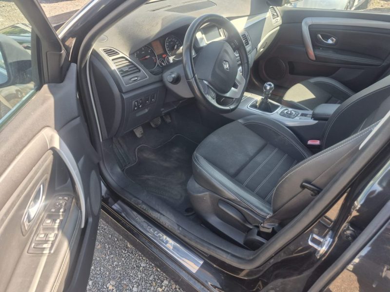 RENAULT Laguna III Phase 2 Estate GT 2.0 dCi 4 ROUES DIRECTRICES 16V FAP 4RD S&S 130 cv 2013