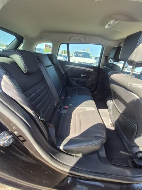 RENAULT Laguna III Phase 2 Estate GT 2.0 dCi 4 ROUES DIRECTRICES 16V FAP 4RD S&S 130 cv 2013