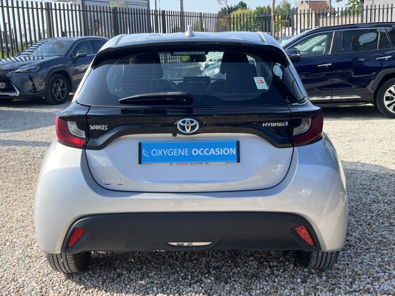 TOYOTA YARIS 100H DYNAMIC BUSINESS 5P  04/2021 Tva Récupérable