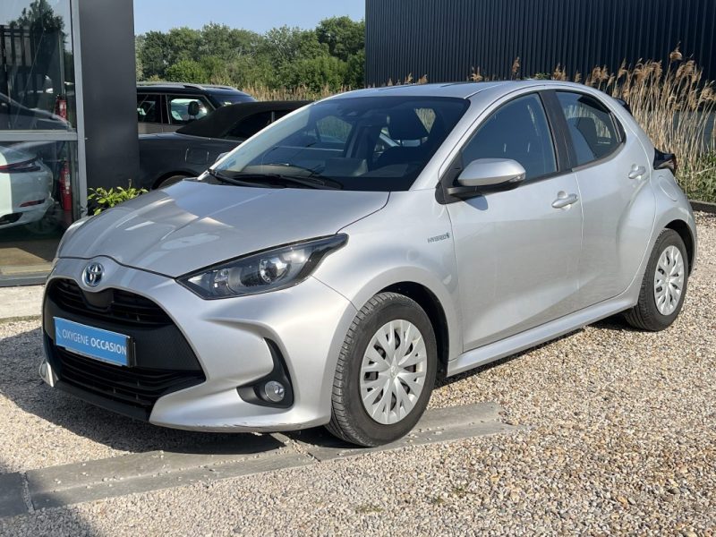 TOYOTA YARIS 100H DYNAMIC BUSINESS 5P  04/2021 Tva Récupérable