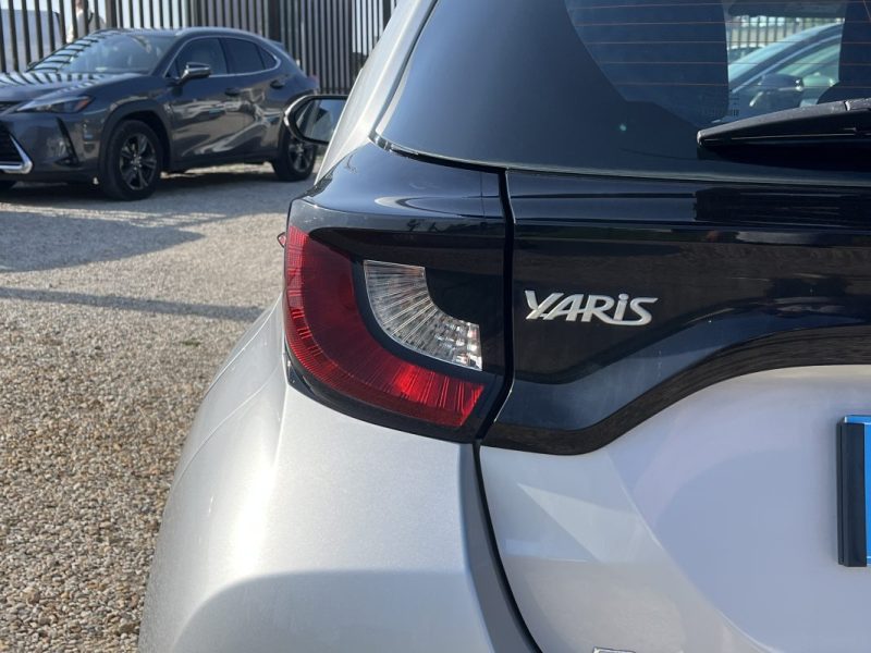TOYOTA YARIS 100H DYNAMIC BUSINESS 5P  04/2021 Tva Récupérable