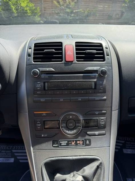TOYOTA AURIS 1.6 LIFE 2010 - 64 755Kms - Distrib ok - Premier Main - Parfait Etat - Suivit TOYOTA