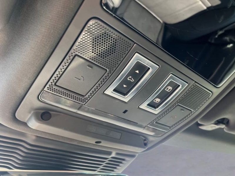 LAND ROVER RANGE ROVER EVOQUE P300E R-DYNAMIC SE 2023