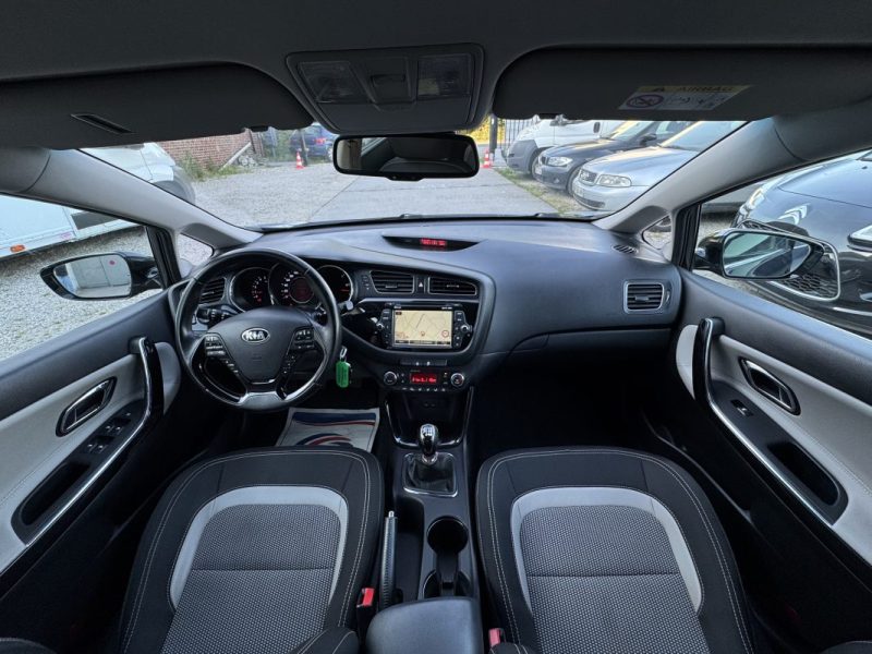 KIA CEE D 1.6 CRDI 110Ch PACK STYLE FULL OPTIONS GPS/CLIM/CAMERA