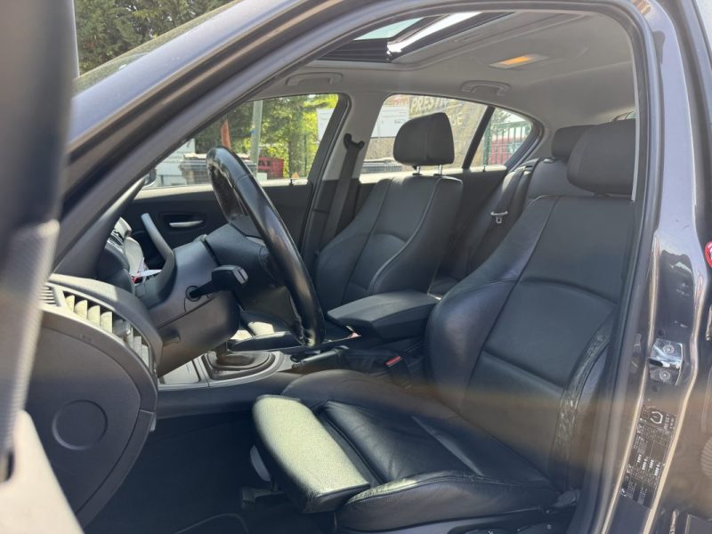 BMW SERIE 1 118i 130 CV  Boite Auto / Toit Ouvrant / Paiement 4X ou 10X Possible