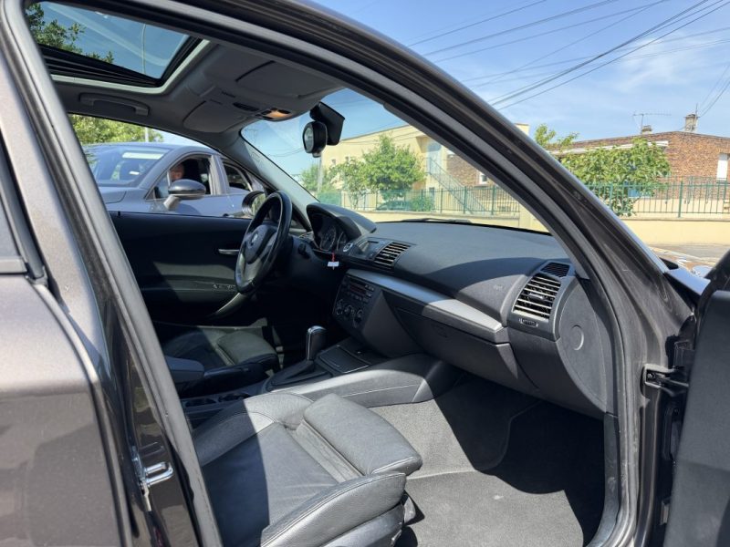 BMW SERIE 1 118i 130 CV  Boite Auto / Toit Ouvrant / Paiement 4X ou 10X Possible