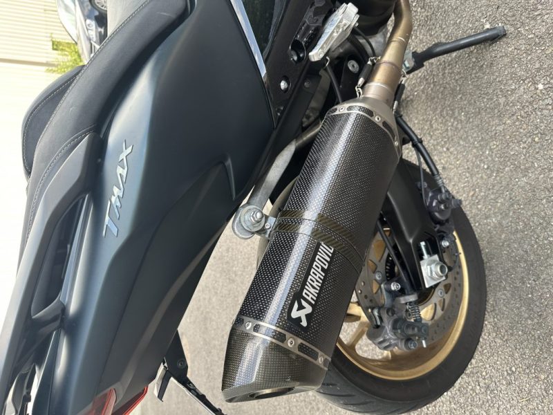 YAMAHA T-MAX 560 2024 - Ligne AKRAPOVIC