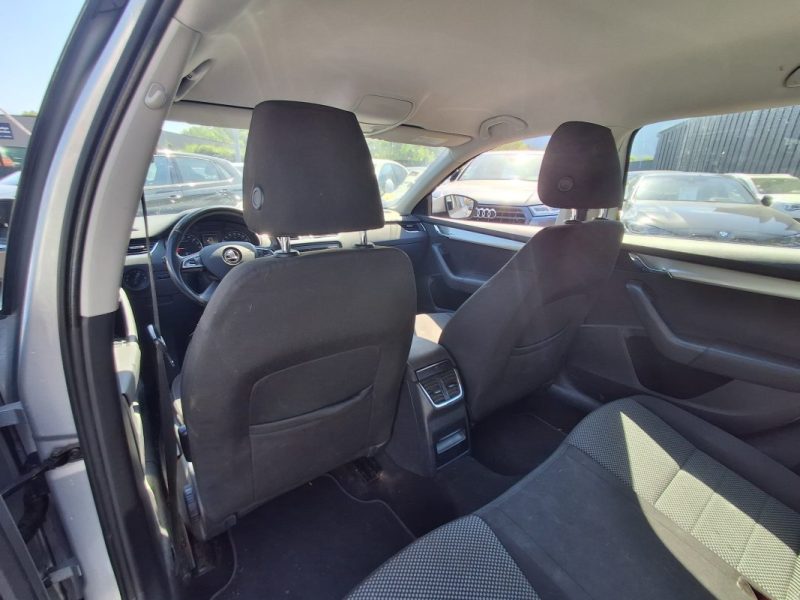 SKODA OCTAVIA COMBI  1.6 TDI 105 CV GREENTEC BVM 