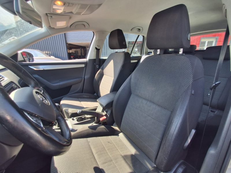 SKODA OCTAVIA COMBI  1.6 TDI 105 CV GREENTEC BVM 