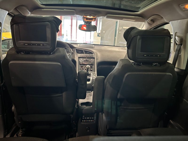 PEUGEOT 5008 2.0 HDI 150CH 
