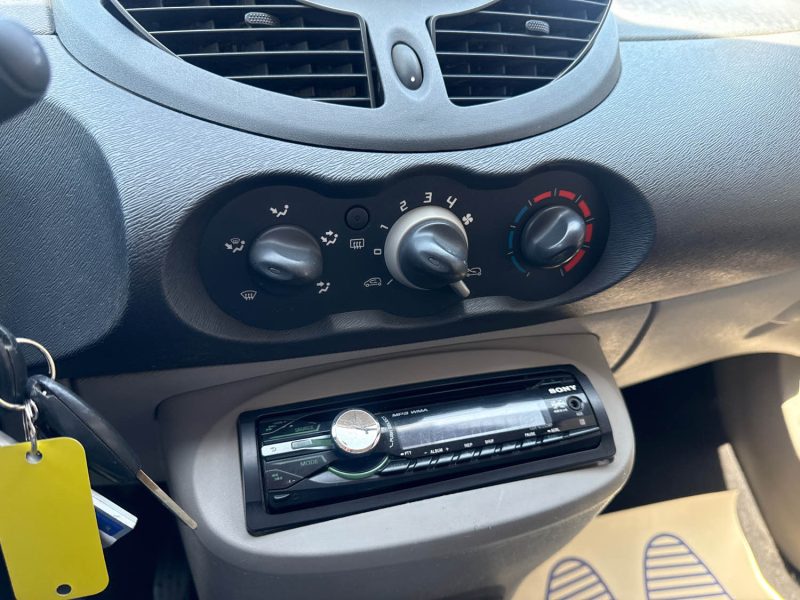 RENAULT TWINGO II 1.5 DCI 65 AUTHENTIQUE 