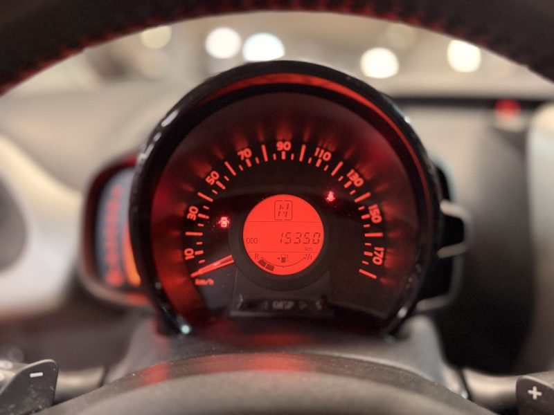 TOYOTA AYGO II 1.0 VVTI X-PLAY X-Shift PROFESSIONNEL UNIQUEMENT