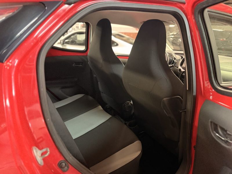 TOYOTA AYGO II 1.0 VVTI X-PLAY X-Shift PROFESSIONNEL UNIQUEMENT