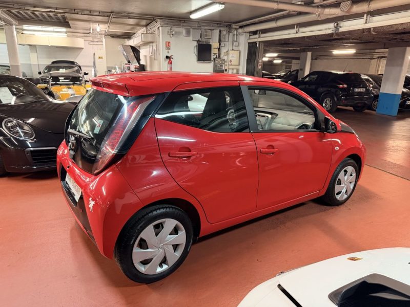 TOYOTA AYGO II 1.0 VVTI X-PLAY X-Shift PROFESSIONNEL UNIQUEMENT