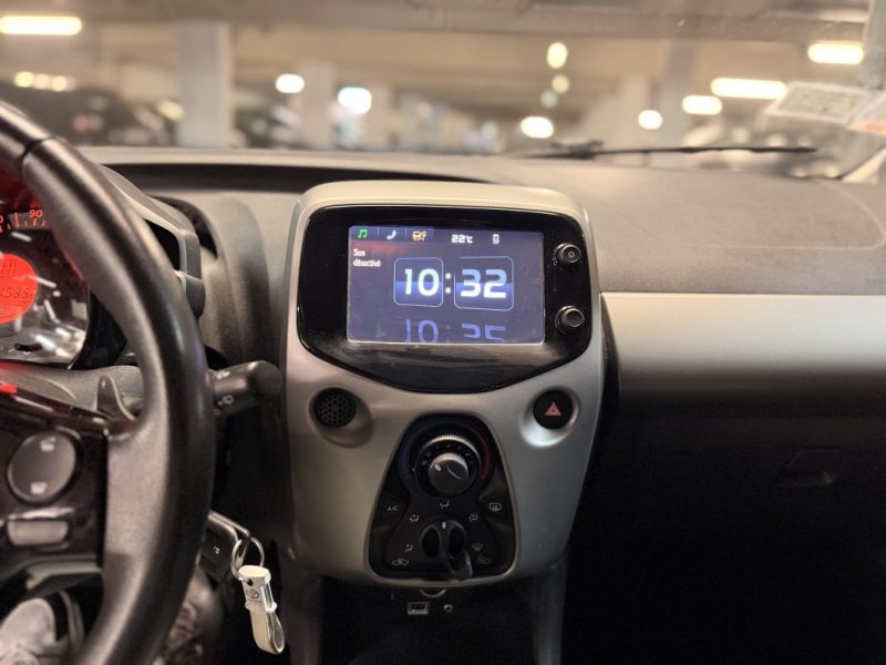 TOYOTA AYGO II 1.0 VVTI X-PLAY X-Shift PROFESSIONNEL UNIQUEMENT