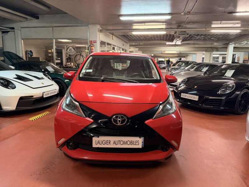 TOYOTA AYGO II 1.0 VVTI X-PLAY X-Shift PROFESSIONNEL UNIQUEMENT