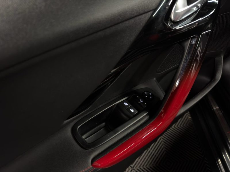 PEUGEOT 208 GTI 1.6 TURBO 200 Cv TOIT PANORAMIQUE / ORIGINE FRANCE ECRAN GPS - GARANTIE 1 AN