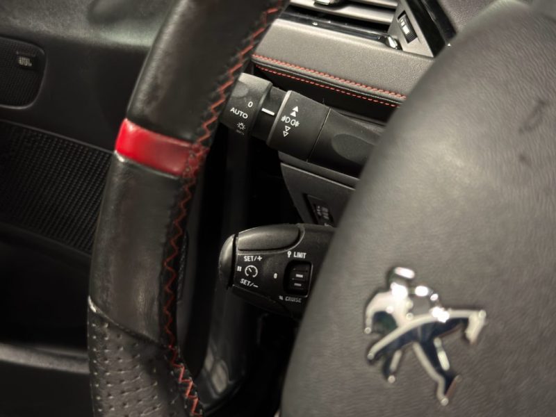 PEUGEOT 208 GTI 1.6 TURBO 200 Cv TOIT PANORAMIQUE / ORIGINE FRANCE ECRAN GPS - GARANTIE 1 AN