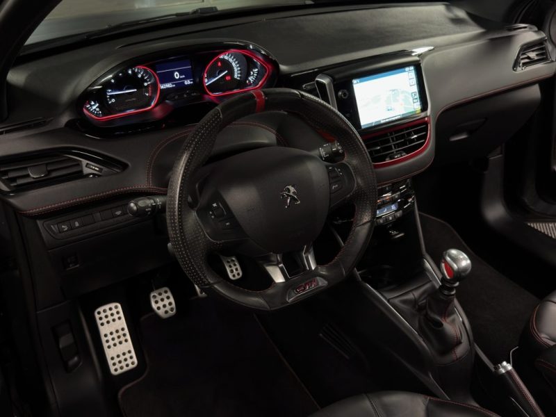 PEUGEOT 208 GTI 1.6 TURBO 200 Cv TOIT PANORAMIQUE / ORIGINE FRANCE ECRAN GPS - GARANTIE 1 AN