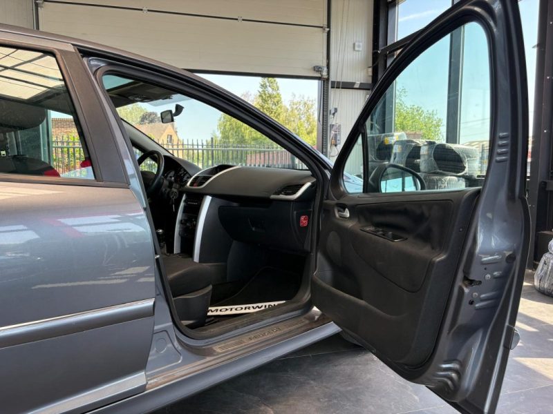 🔹 Peugeot 207 1.4 VTI 95 CH🌤️ Toit panoramique ❄️ Climatisation🛡️ Garantie 6 mois