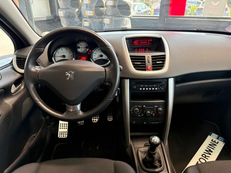 🔹 Peugeot 207 1.4 VTI 95 CH🌤️ Toit panoramique ❄️ Climatisation🛡️ Garantie 6 mois