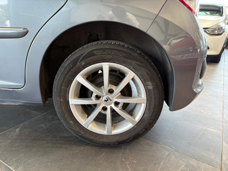 🔹 Peugeot 207 1.4 VTI 95 CH🌤️ Toit panoramique ❄️ Climatisation🛡️ Garantie 6 mois